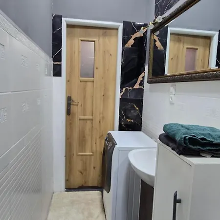 W Centrum Zabkowic Slaskich Z Dwoma Sypialniami *