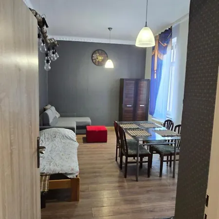 W Centrum Zabkowic Slaskich Z Dwoma Sypialniami 希隆斯克地区宗布科维采