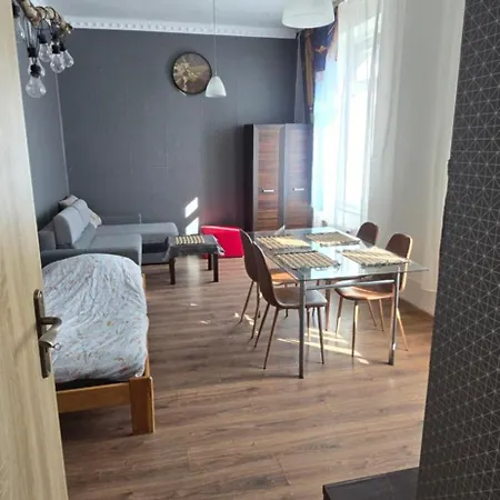 Appartamento W Centrum Zabkowic Slaskich Z Dwoma Sypialniami