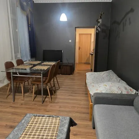 W Centrum Zabkowic Slaskich Z Dwoma Sypialniami