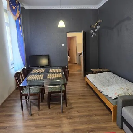 W Centrum Zabkowic Slaskich Z Dwoma Sypialniami Apartman