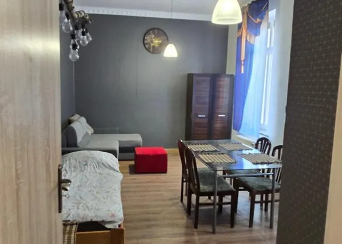 W Centrum Zabkowic Slaskich Z Dwoma Sypialniami 希隆斯克地区宗布科维采